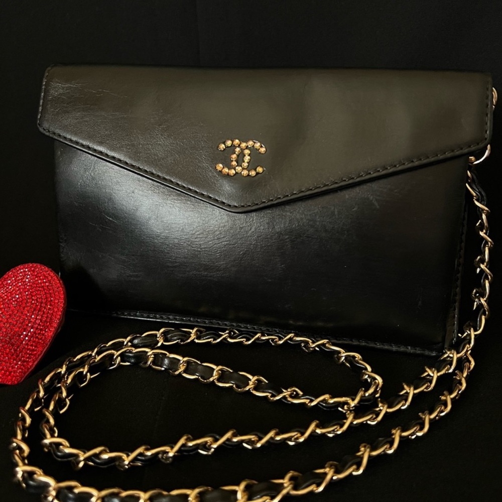 Beautiful authentic Chanel flap crossbody.😍 - Picture 4 of 8